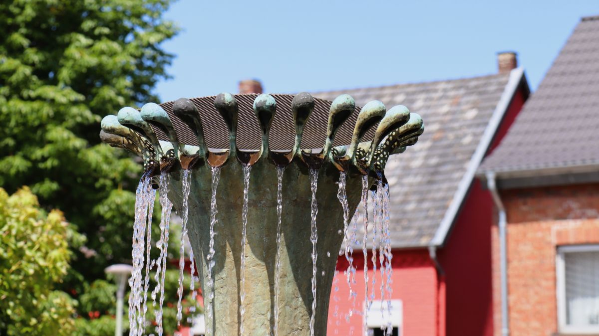 Brunnen am Markt Doveren