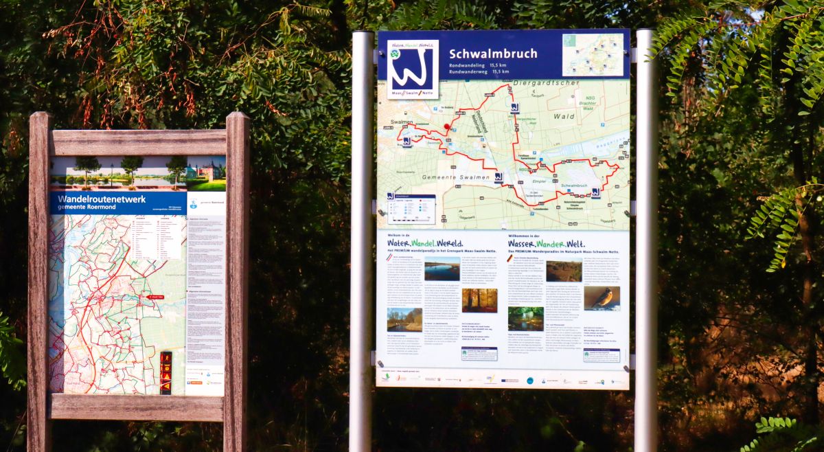 Infotafeln an der Herberge de Bos