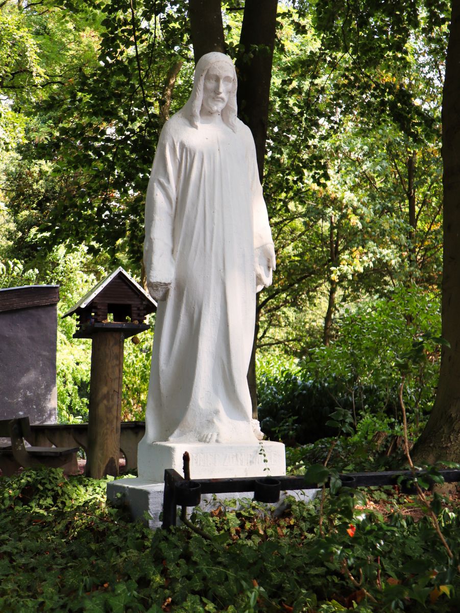 Statue im Kreuzgarten