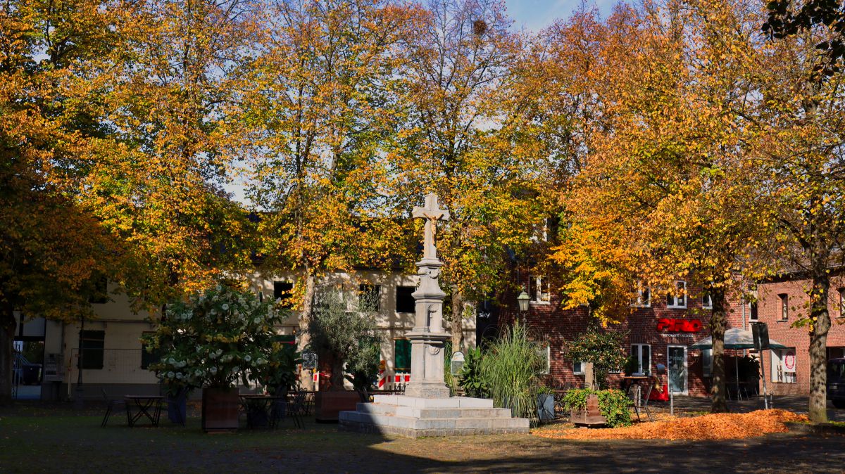 Kreuz auf dem Beecker Kirchplatz