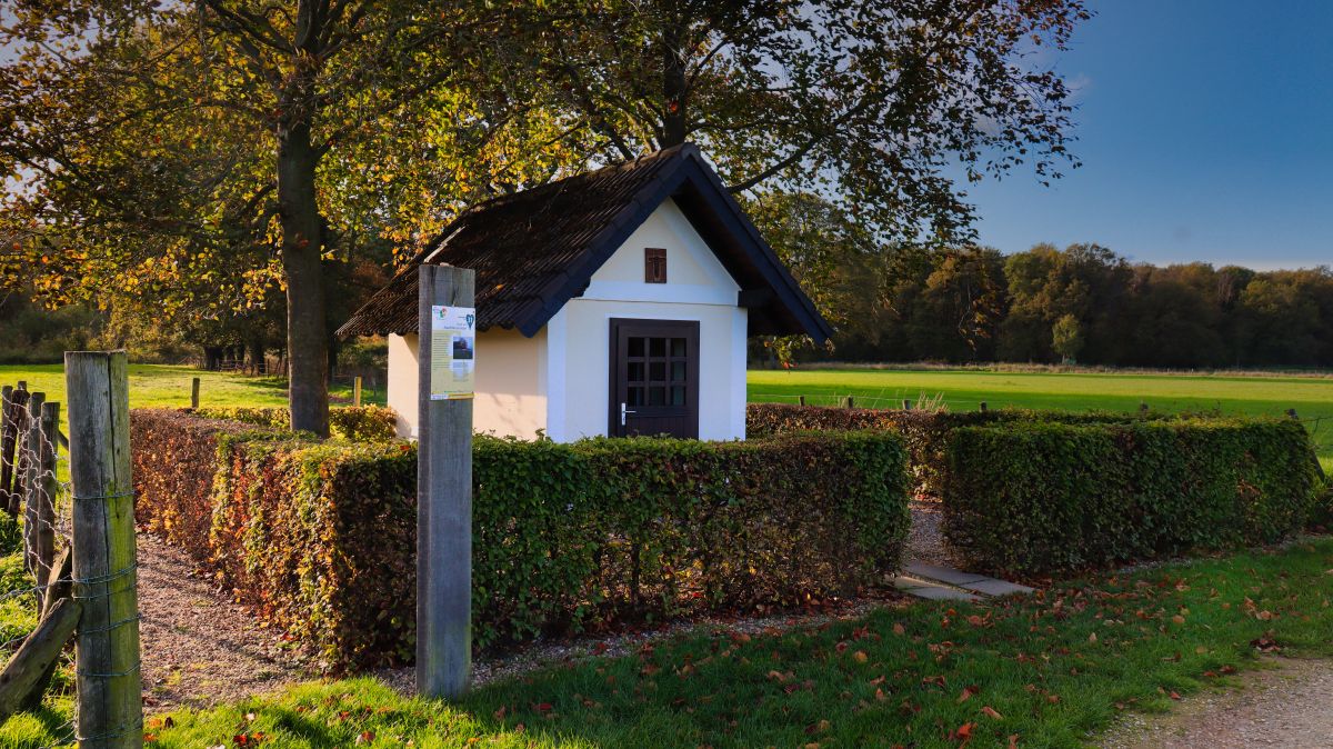 Glückspunkt und Feldkapelle Wöbel