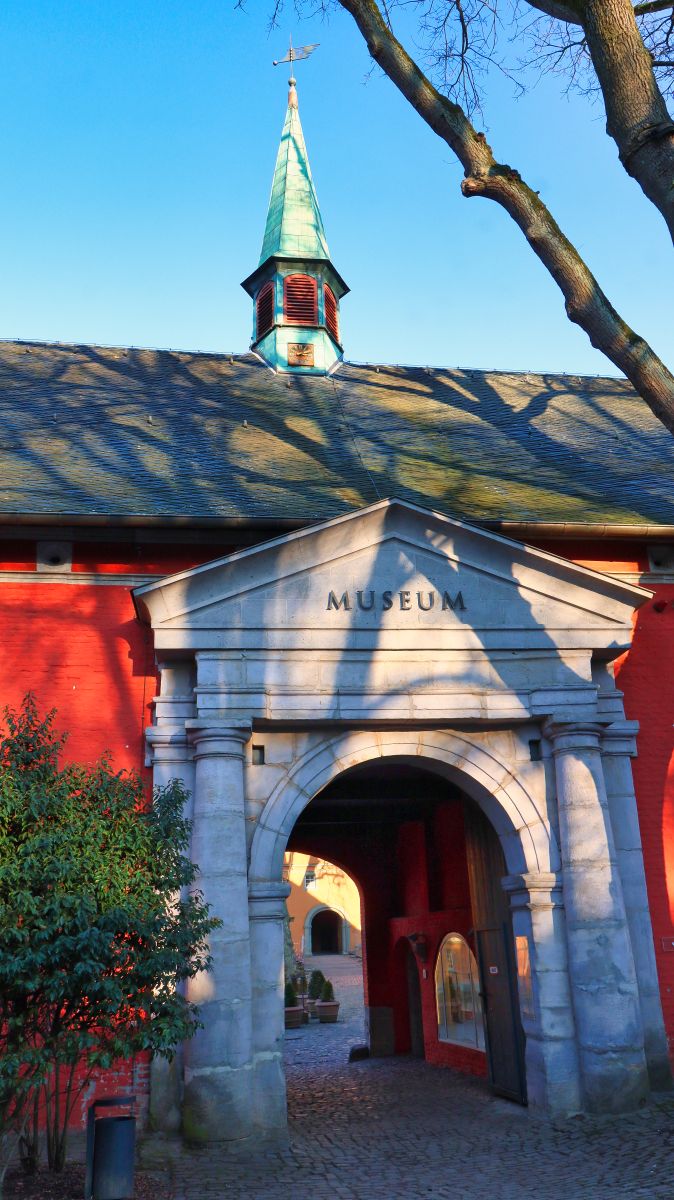 Torgebäude Museum Schloss Rheydt